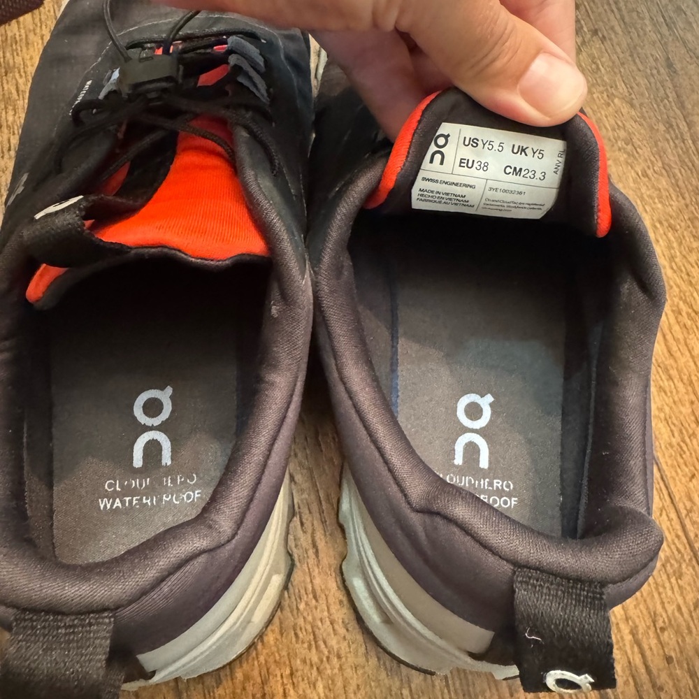 Youth OnCloud shoes